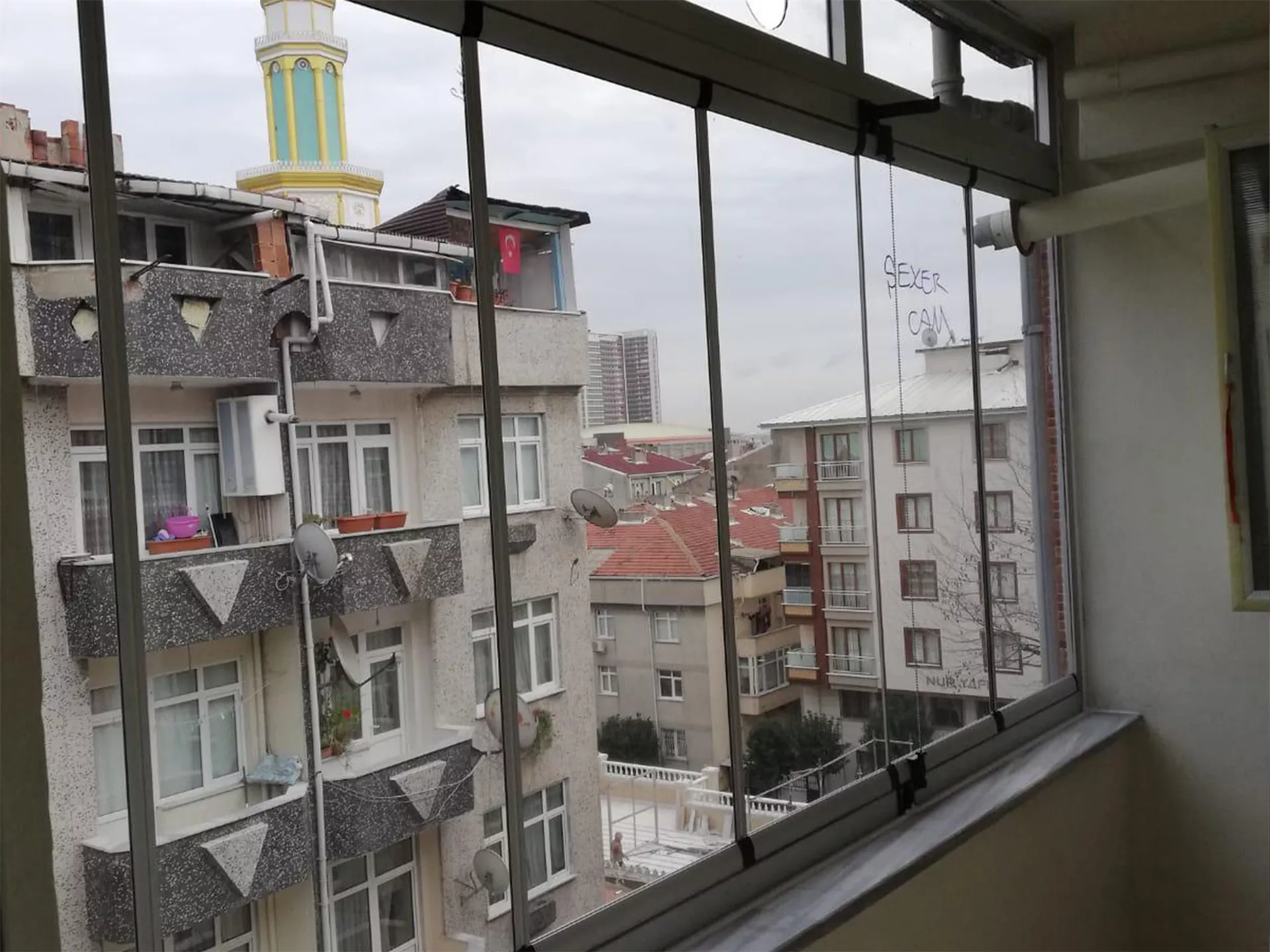 Cam Balkon