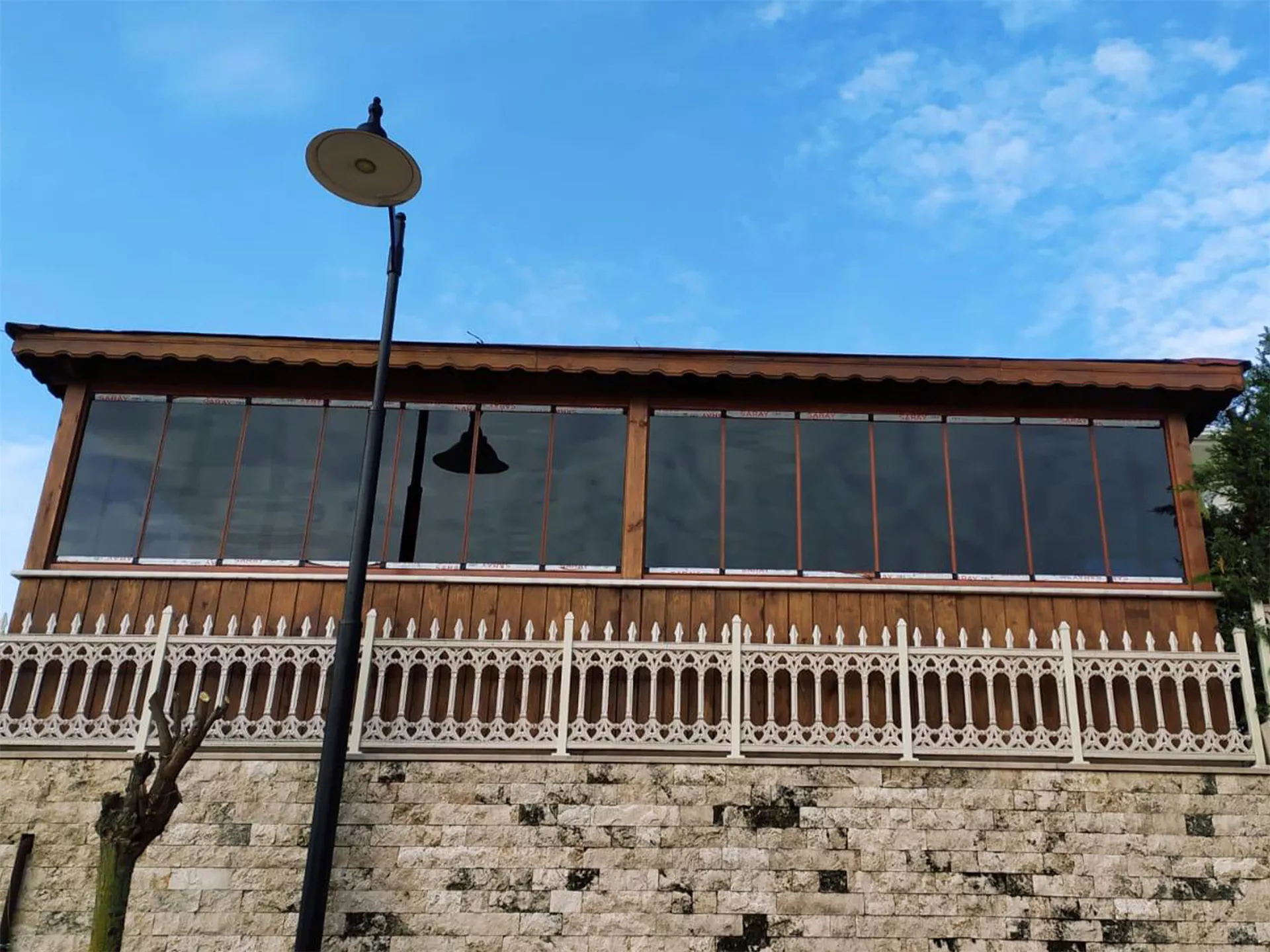 Cam Balkon